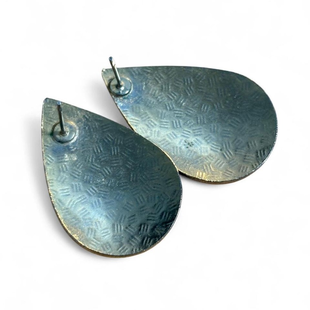 Vintage red, blue, and pink flower earrings with a touch of silver. - Picture 3 of 3